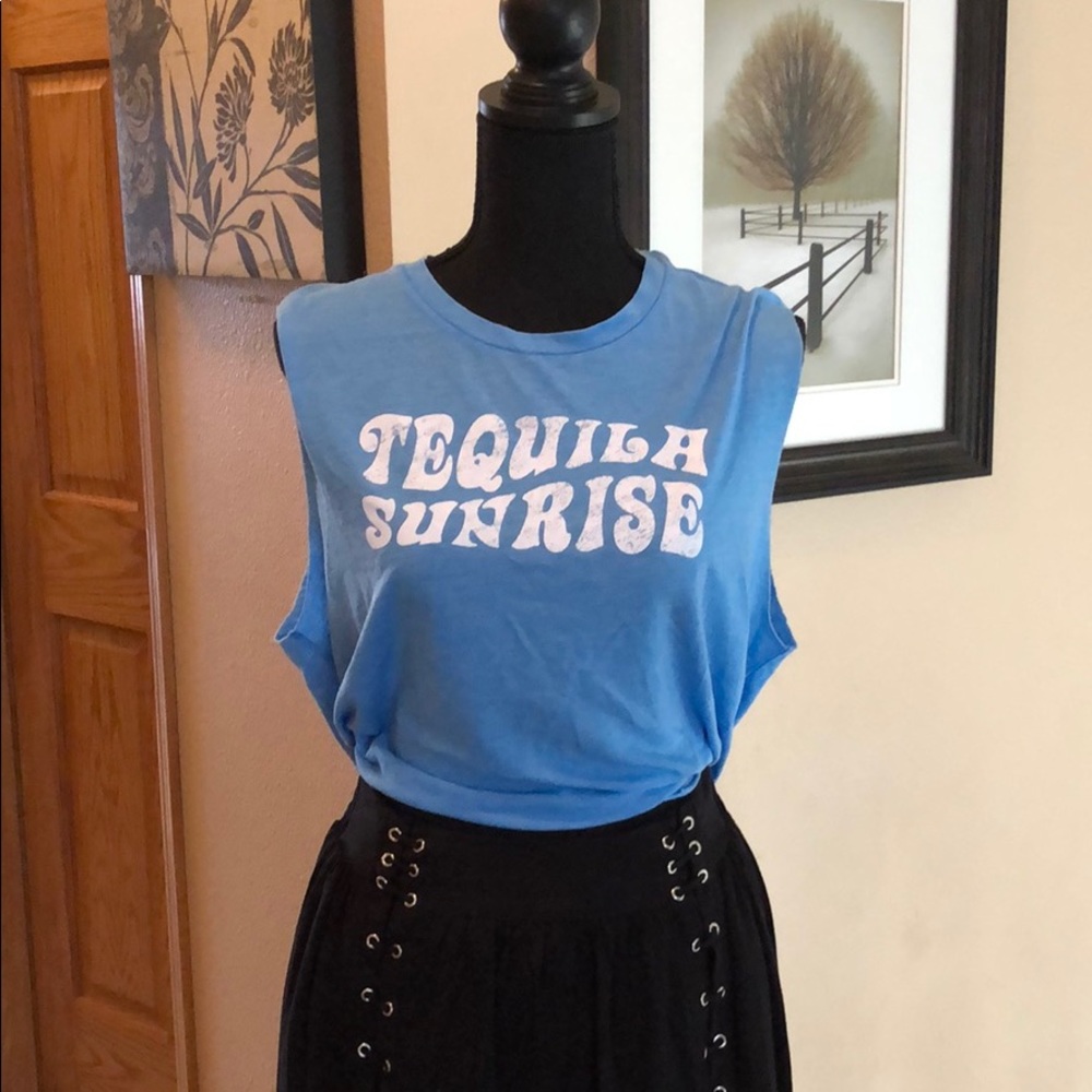 Express tee medium